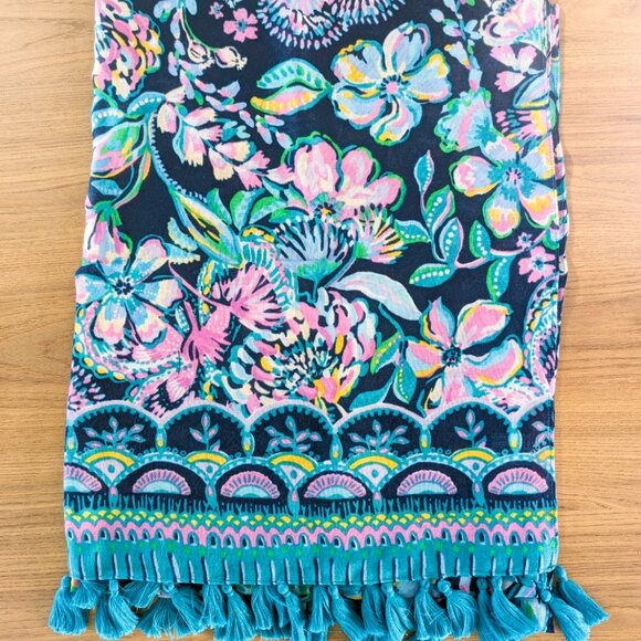 NWOT Lilly Pulitzer Scarf in She's Got Sol  print - Picture 2 of 4